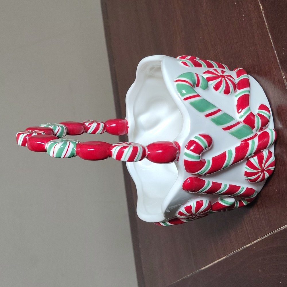 St. Nicholas Square Candy Greetings Ceramic Candy Basket - Picture 4 of 7
